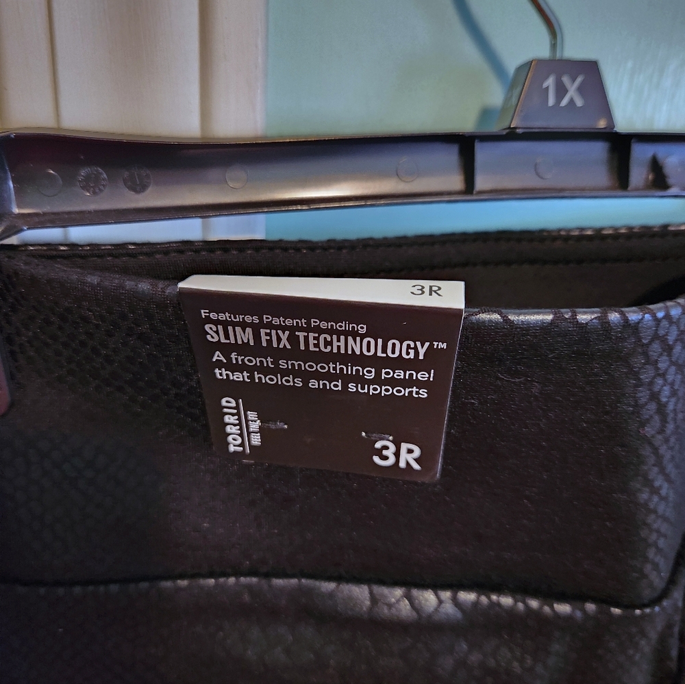 Torrid Studio Pixie Pants - Snake Print NWT - image 7